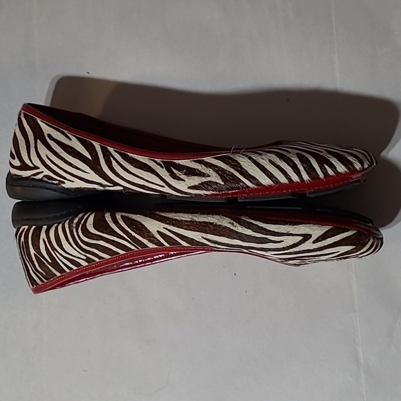 Women's Enzo Angiolini Cow Hide Flats - Picture 5 of 10